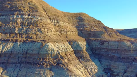 Espectaculares-Vistas-De-Formaciones-De-Arena-Multicolores-En-Alberta,-Canadá