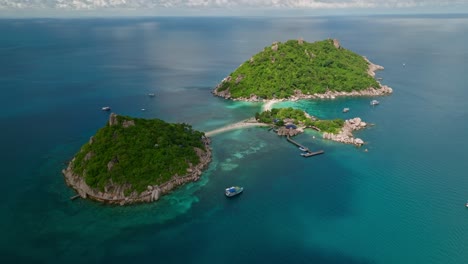 Tilt-Up-reveal-shot-of-Koh-Nang-Yuan-at-Koh-Tao-island-in-Thailand
