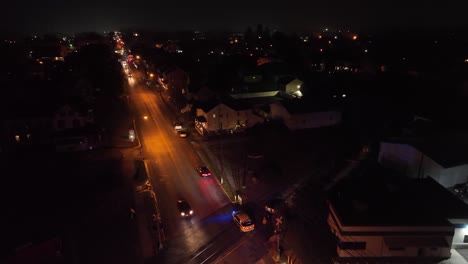 Polizei-Reagiert-Auf-Kriminelle-Aktivitäten-In-Der-Nacht-In-Einer-Kleinstadt-In-Den-USA