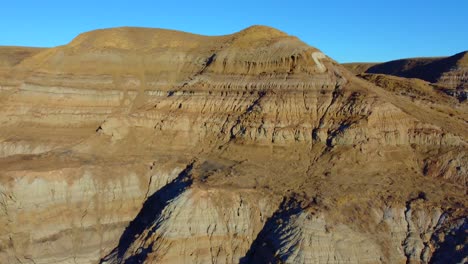 spectacular-views-of-multicolored-sand-formations-in-Alberta,-Canada