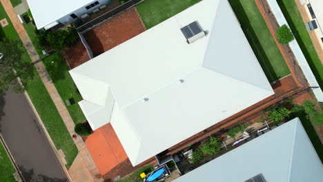 Aerial-drone-of-Single-Family-Home-in-Lyons-Darwin-Northern-Territory-Australia,-Top-Down-Ascend