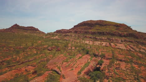 Kimberley-Landschaft-Rote-Felsen-Looma-Camballin-Drohne-Luftaufnahme-Westaustralien-Outback-Aborigine-Land-Trockenzeit-Nördliches-Territorium-Faraway-Downs-Under-Broome-Darwin-Fitzroy-Crossing-Aufwärtsbewegung-