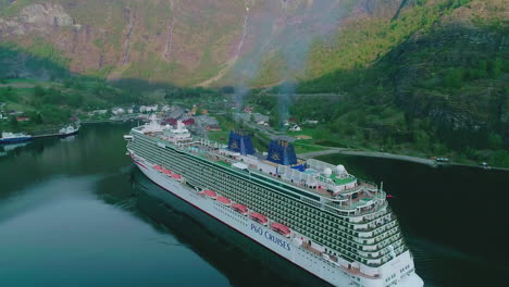 Flåmfjorde-Mit-P-&amp;-O-Cruises-In-Norwegen