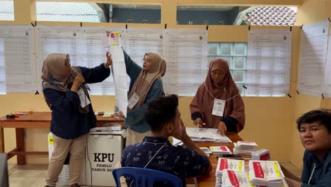 Officer-are-checking-ballots