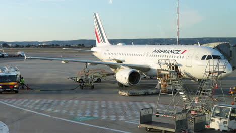 Air-France-Airbus-Betankung-Am-Flughafen-Marseille-Provence-In-Marignane,-Frankreich