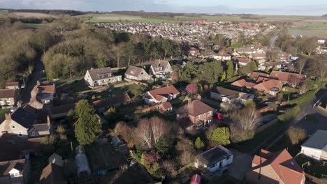 Imágenes-Aéreas-De-La-Aldea-De-Ayton-En-Yorkshire-Del-Norte-En-El-Valle-De-Pickering