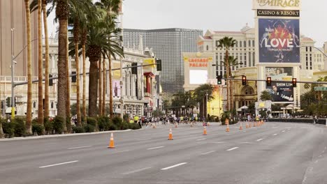 Toma-A-Nivel-De-Calle-De-Corredores-Durante-El-Maratón-De-Rock-And-Roll-De-Las-Vegas.