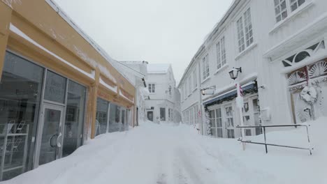 El-Centro-De-Kragero-Cubierto-De-Densa-Nieve-Durante-El-Invierno-En-Noruega