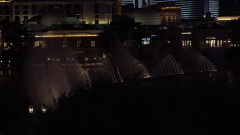 Espectáculo-Iluminado-De-La-Fuente-Bellagio-Por-La-Noche-En-Las-Vegas