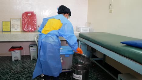 Staff-Collect-Infectious-Waste-in-Thailand