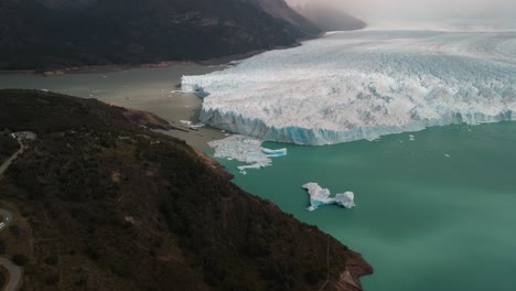 Drone-footage-in-Perito-Moreno,-the-most-iconic-glacier-in-the-world