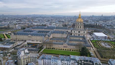 Impresionante-Vista-De-Les-Invalides,-Paisaje-Urbano-De-París,-Francia.