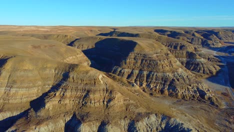 Espectaculares-Vistas-De-Formaciones-De-Arena-Multicolores-En-Alberta,-Canadá