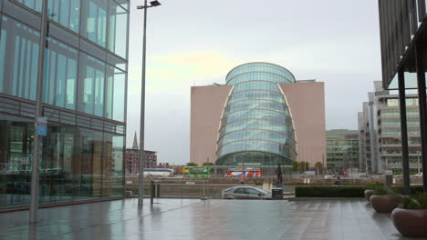 Vista-De-Perfil-Del-Centro-De-Convenciones-En-Dublín,-Irlanda