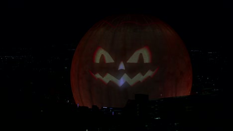 Jack-O-Lantern-Gigante-Iluminado-Con-Expresiones-Faciales-Animadas-Para-Halloween,-Sphere-Las-Vegas.