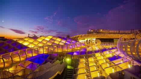 Setas-De-Sevilla-Metropol-Parasol-Lapso-De-Tiempo-En-La-Noche-Cambiando-Espectáculo-De-Color