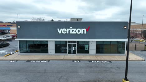 Establishing-aerial-shot-of-a-Verizon-store