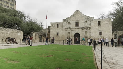 The-Alamo-in-San-Antonio,-Texas,-USA