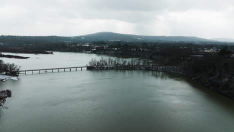 Luftaufnahme-über-Dem-Lake-Sequoyah-Im-Winter-In-Arkansas,-USA---Drohnenaufnahme