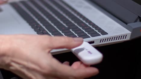 Laptop-becomes-window-to-limitless-possibilities-thanks-to-usb-technology