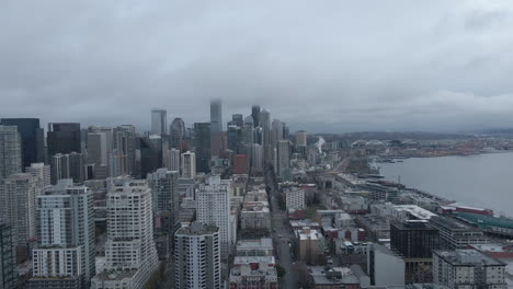 Aerial-shot-of-downtown-Seattle-on-a-cloudy-day