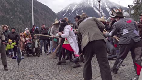 Ritual-at-the-Stilzer-Phluagziachn-carnival-festivities-in-Stilfs---Stelviio,-South-Tyrol,-Italy