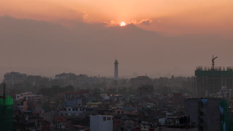 Goldene-Stunde-Kinematographie-In-Nepal-Kathmandutal-Landschaft-Drohnenaufnahme