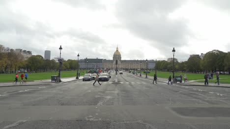 Les-Invalides-is-a-complex-of-buildings-in-the-7th-arrondissement-of-Paris,-France,-containing-museums-and-monuments