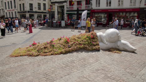 Estatua-De-Nello-Y-Patrasche-En-El-Mercado-De-Guantes-En-Amberes,-Bélgica