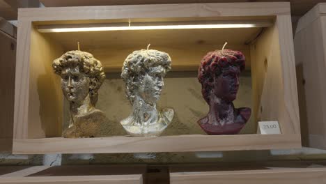 Artisanal-Candle-Busts-Trio-in-Venice-La-Candela-store