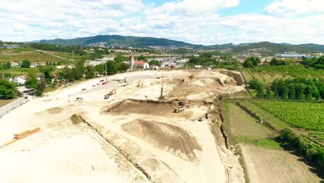 Volando-Sobre-Un-Enorme-Sitio-De-Construcción