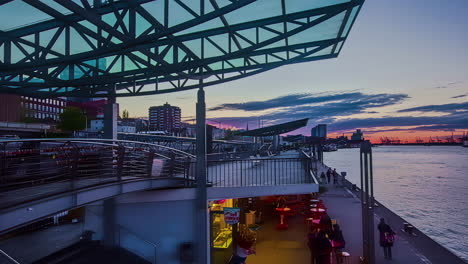 Timelapse-shot-of-people-enjoying-outdoor-walk-during-a-cloudy-evening-in-Hamburg's-riverside,-Germany