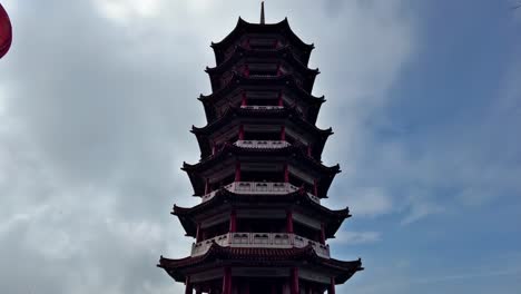 The-Chin-Swee-Caves-Temple-pagoda-stands-prominently-on-the-way-to-the-top-of-the-Resorts-World-Genting-development-on-Mount-Ulu-Kali,-Genting-Highlands,-Malaysia