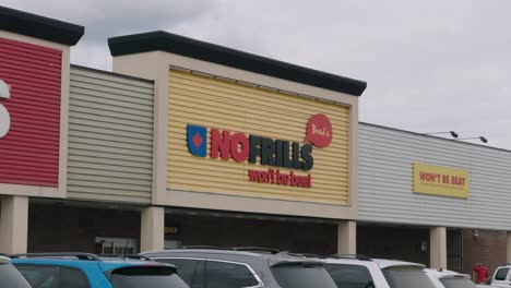 Exterior-View-of-No-Frills-Grocery-Store-in-Salmon-Arm,-British-Columbia,-Canada