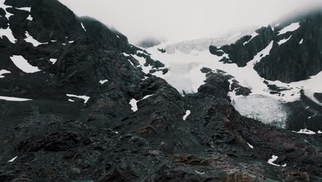 Rugged-Mountain-Hikes-Of-Glaciar-Vinciguerra-In-Ushuaia,-Tierra-Del-Fuego-Province,-Argentina