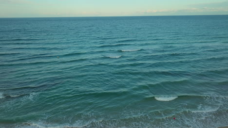 Calm-waves-in-the-sea,-relaxing-natural-background