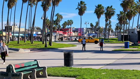 People-and-a-maintenance-truck-at-the-Venice-beach-Boardwalk,-in-Los-Angeles,-USA