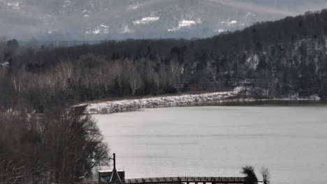 Paisaje-Invernal-Del-Lago-Sequoyah-En-Arkansas,-EE.UU.---Toma-Aérea-De-Drones