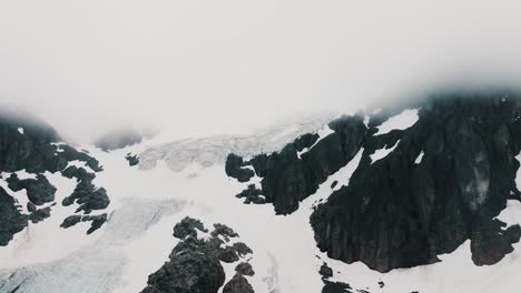 Felsige-Berge-Im-Vinciguerra-Gletscher,-Ushuaia,-Feuerland,-Argentinien---Drohnenaufnahme