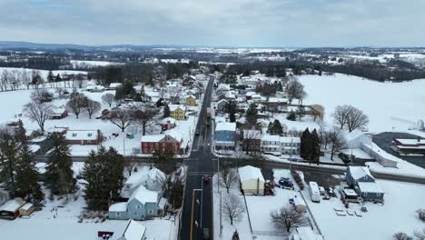 Cars-on-main-road-of-small-american-town-in-winter