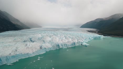 Imágenes-De-Drones-En-Perito-Moreno,-El-Glaciar-Más-Emblemático-Del-Mundo