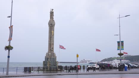 Douglas-War-Memorial,-Isle-of-Man,-Seafront-Monument-and-People-on-Promenade,-Slow-Motion