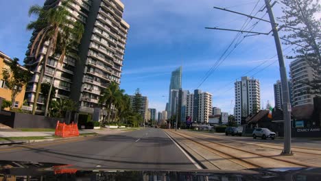 Punto-De-Vista-Conduciendo-Hacia-El-Norte-Hacia-Surfers-Paradise-Y-Q1-En-La-Autopista-Gold-Coast,-Gold-Coast