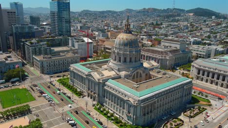 Rathaus-Und-Skyline-Von-San-Francisco,-Kalifornien,-Tagsüber-Im-Luftorbit