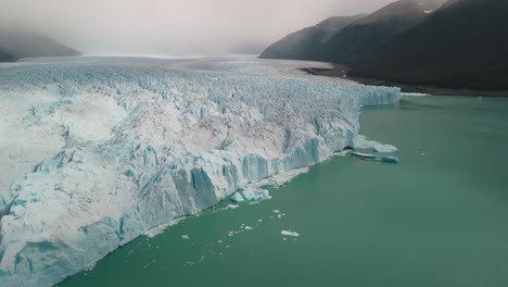 Drohnenaufnahmen-Vom-Perito-Moreno,-Dem-Berühmtesten-Gletscher-Der-Welt