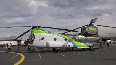 Chinook-Helicopter-arrives-at-event