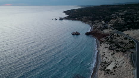 La-Roca-De-Afrodita-Y-Adonis-Felsen-En-Vista-Aérea-De-La-Costa-De-Chipre.