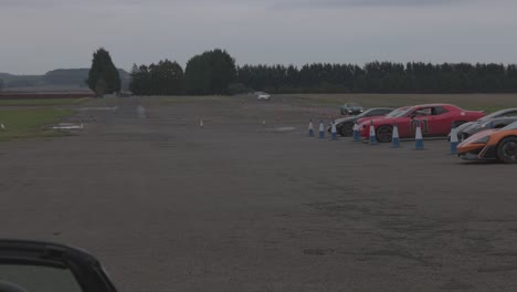 Toma-Estática-De-Un-Porsche-911-Conduciendo-Por-Una-Pista-De-Carreras-En-Escocia.