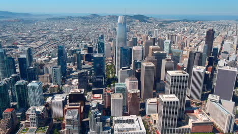 Bright-sunny-day-over-downtown-San-Francisco-with-clear-blue-skies,-aerial-view