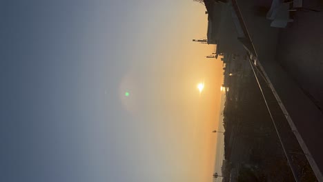 Farbenfroher-Zeitraffer-Sonnenuntergang-An-Der-Bucht-Von-Lissabon-In-Portugal